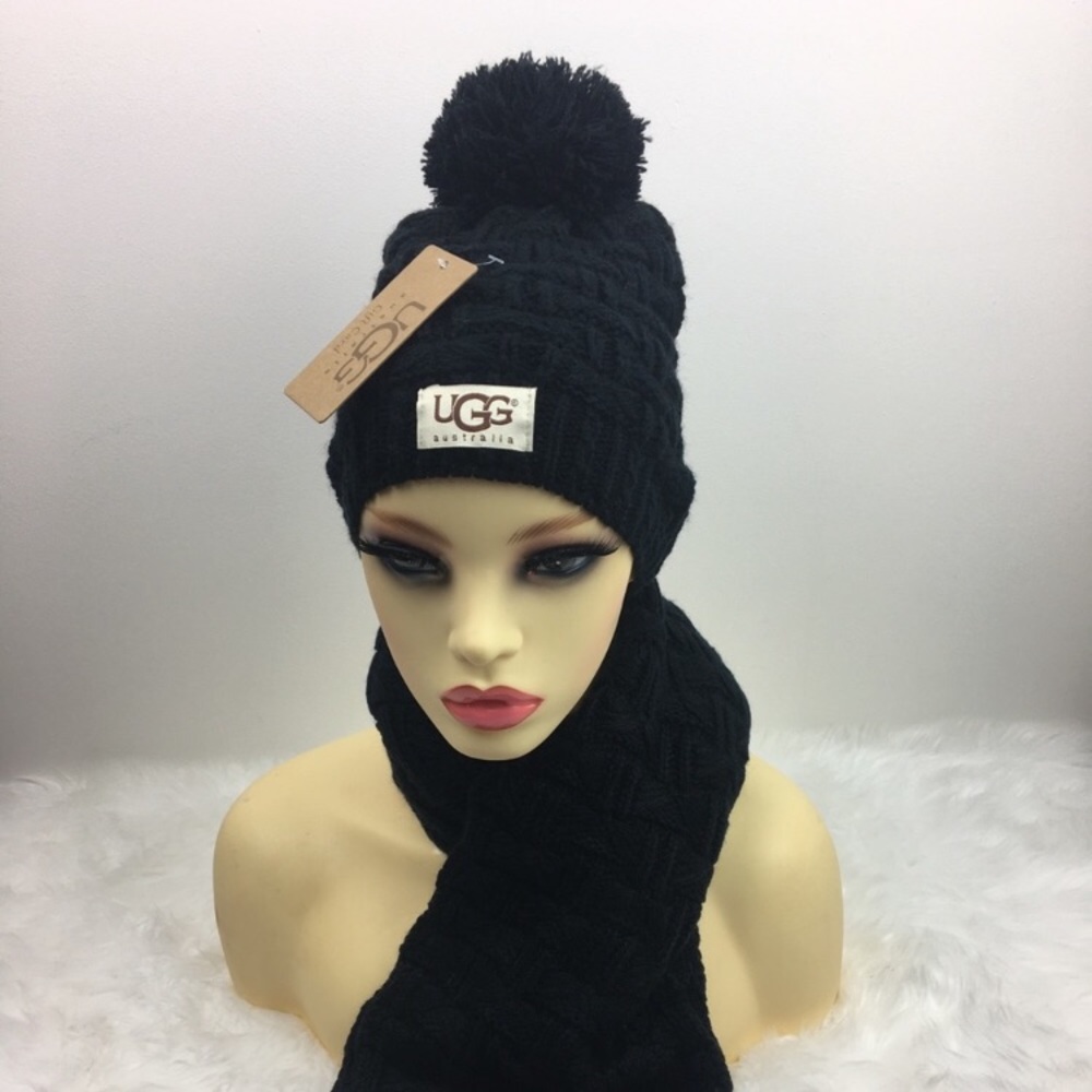 UGG hat and scarf set - Picture 3 of 5